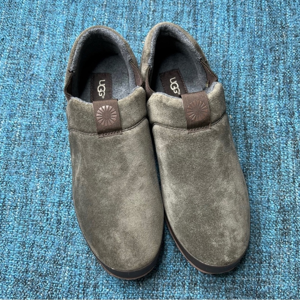 Ugg mens slip-on shoes Sz 9